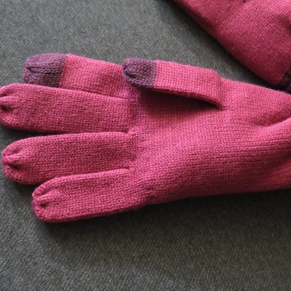 Vera Bradley Cranberry Red Knit Tech Gloves - Picture 5 of 7